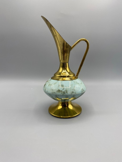 Decoratieve schenkkan van blauw gebarsten glas en verguld messing – glazen karaffen, Brass