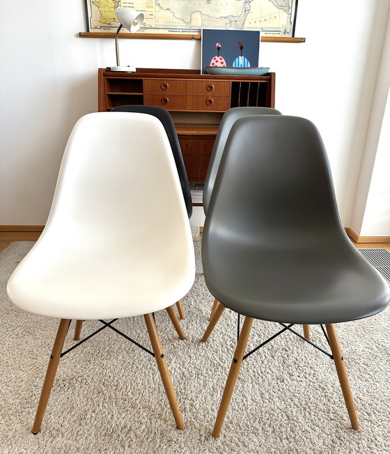 Image 1 of ORIGINAL! 4x Vitra Eames Plastic Chairs