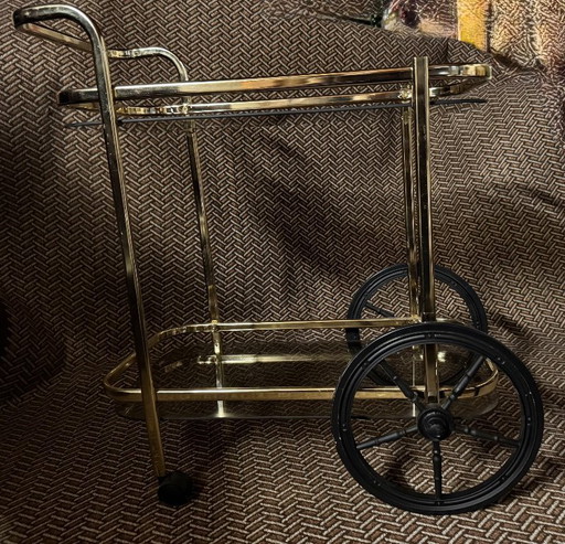 Chariot de service vintage du milieu du siècle avec verre fumé