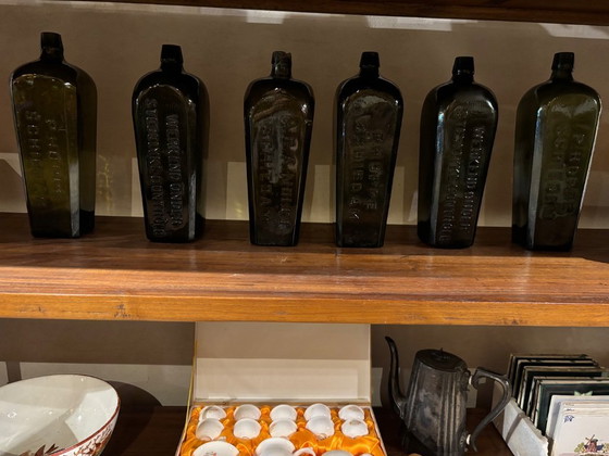 Image 1 of Kast te gebruiken tussen 2 ruimtes ! De kast heeft aan beide zijden plinten, kap, en panelen zoals aan de voorzijde 