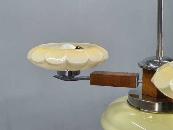 Image 1 of Lustre Art déco tchécoslovaque des années 1940 en noyer, chrome et verre