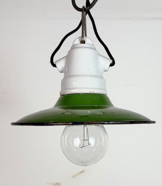 Image 1 of Industrielle Hängelampe aus grüner Emaille, 1950er