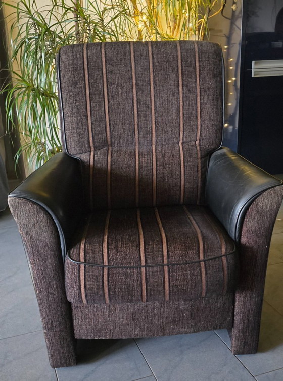 Image 1 of Sofá y sillón clásicos, de buena calidad y con una comodidad de asiento excepcional.