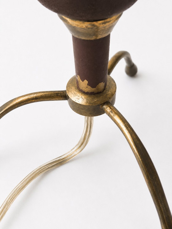 Image 1 of Kleine kegelvormige tafellamp met driepoot uit de jaren 1950, toegeschreven aan Stilnovo.
