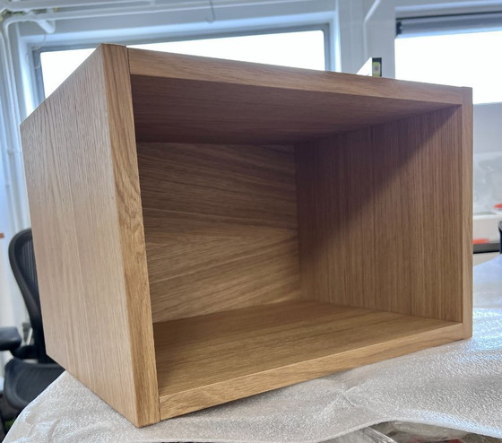 Image 1 of Mobile pensile modulare architettonico (280 cm) – RAL 9010 opaco e impiallacciatura di rovere