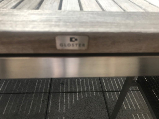 Tafel en 8 stoelen