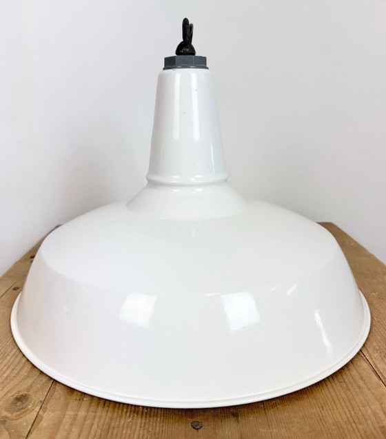 Image 1 of Industriële hanglamp van wit emaille van Benjamin USA, jaren 60.