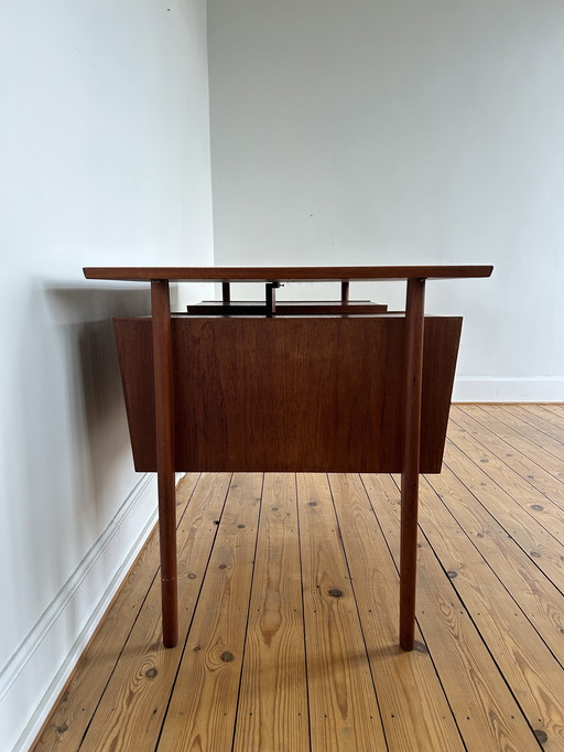 Vintage Mid Century Holzschreibtisch - Elegantes Design mit Stauraum und Charakter