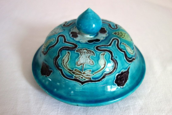 Image 1 of Ein Paar gedeckter Vasen aus Keramik, China, Mitte 20.