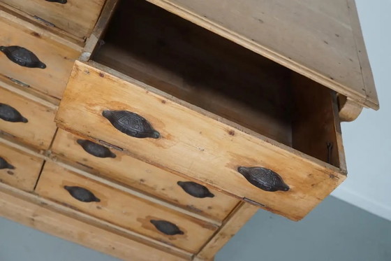 Image 1 of Antieke Duitse grenen winkelkast, begin 20e eeuw