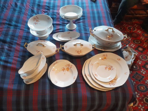 Service de table en porcelaine allemande, 124 pièces. Début des années 1900.