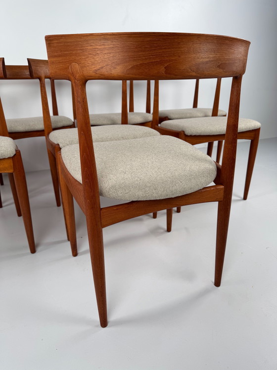 Image 1 of Set van 8 model nr. 7 eetkamerstoelen van Johannes Andersen voor Uldum Møbelfabrik