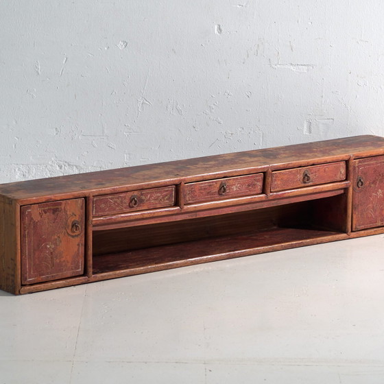 Ancien meuble bas long en bois de pin peint – Chine, circa 1930 – Vaisseliers, Iron (photo 4 of 40)