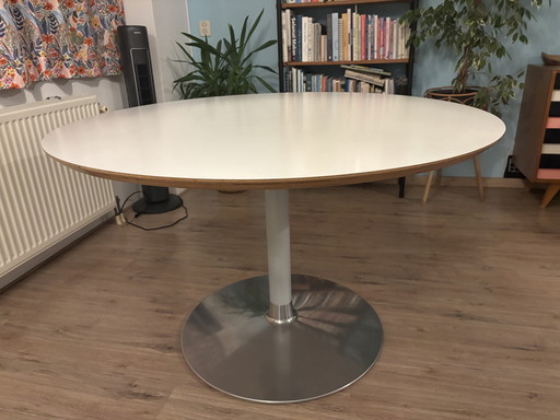 Artifort Circle Dining Table