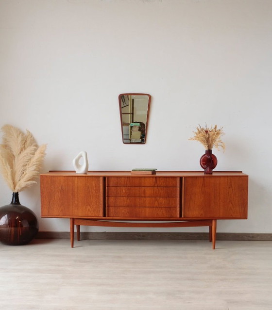 Image 1 of Aparador - White & Newton