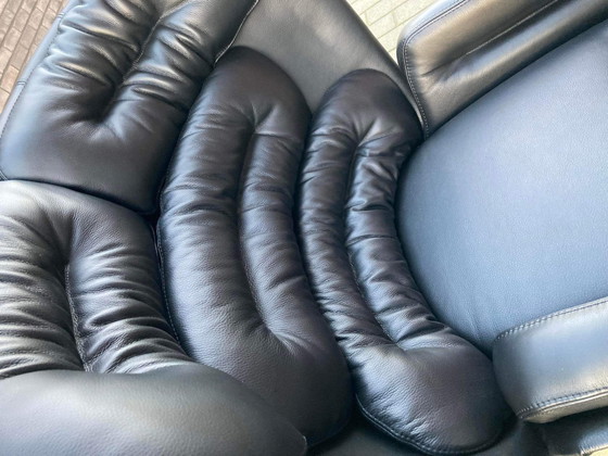 Image 1 of 2 chaises Joe Colombo Elda en cuir noir et fibre de verre blanche