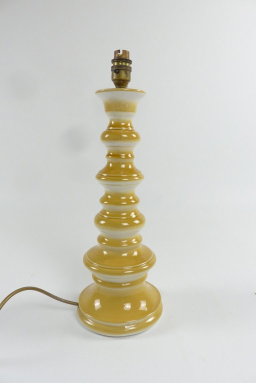 Royaume Uni, Grand pied de lampe en céramique.