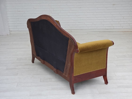 Image 1 of Sofá danés de dos plazas de los años 50 en estilo Biedermeier, tapizado en terciopelo.