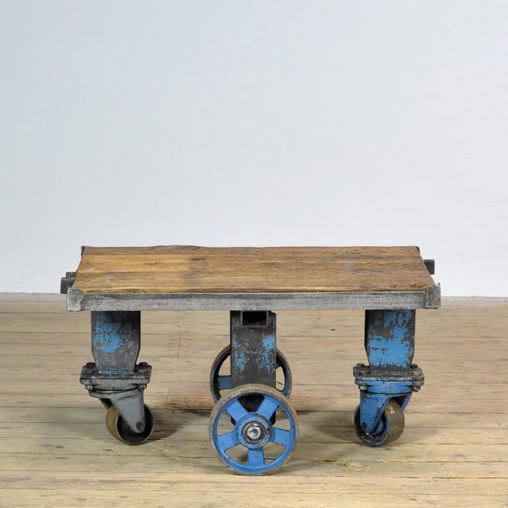 Mesa de centro industrial, años 60, Mesas de centro, Madera, Metal, Marrón, Vintage (foto 3 de 11)