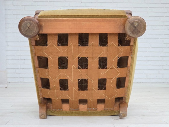 Image 1 of Fauteuil danois des années 1960, velours vert, bois de chêne massif sculpté.