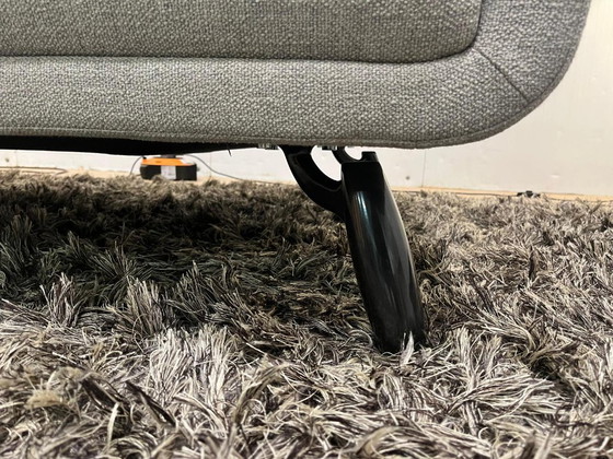 Image 1 of NEUZUSTAND Design auf Lager Byen 2,5-Sitzer Hellgrau