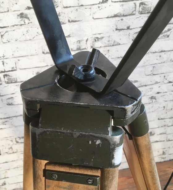 Image 1 of Faretto da teatro vintage nero su treppiede in legno, anni '60