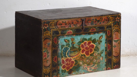 Baule cinese antico dipinto in legno di pino – Cina, circa 1900 – Armadi contenitori (photo 3 of 40)