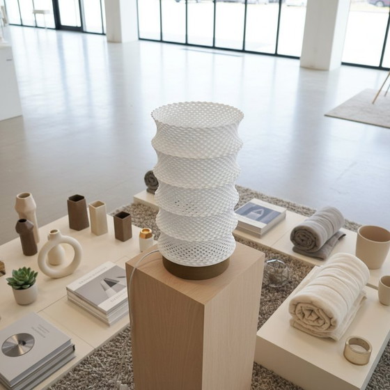 Image 1 of Lampe de table au design moderne imprimé en 3D – Lumière d'ambiance en biopolymère – 29 cm – (Sans fil ou avec fil)