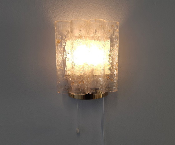 Image 1 of Bellissima lampada da parete vintage in ottone con tubi in vetro ghiacciato di Doria Leuchten, lampada da parete anni '70