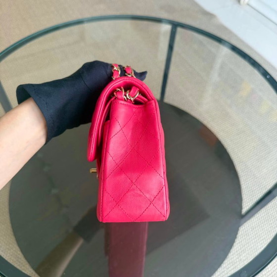 Image 1 of Chanel Classic Flap Small - 23 cm gewatteerd lamsleer rood goudkleurige hardware Serie 25