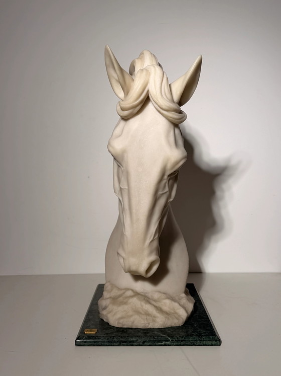 Sculpture “Sculpture by Leonardo” – White Horse Head on Green Marble Base (photo 6 of 6)
