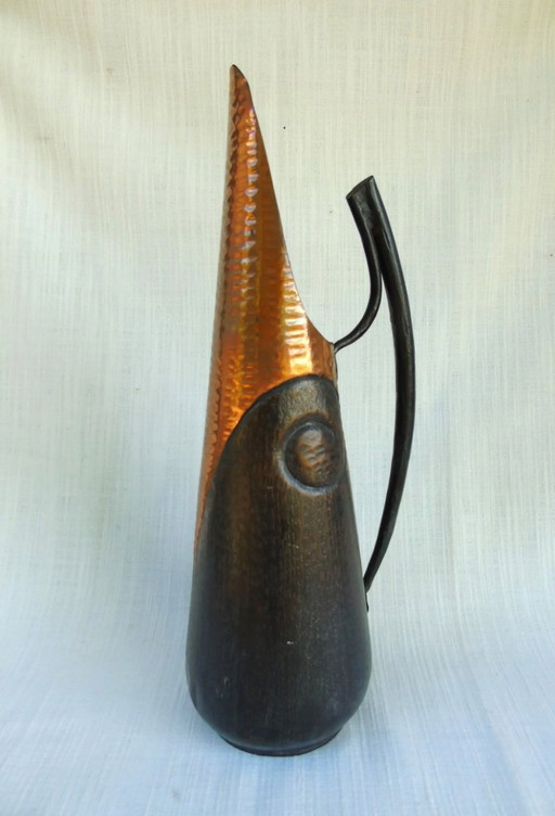 Brocca/vaso vintage francese di metà secolo in rame martellato e metallo nero (anni '50-'60) – decoratieve objecten, Copper