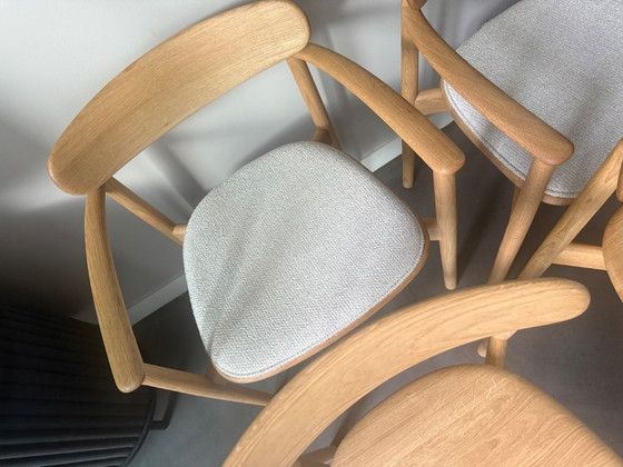 6 Bolia Merge eetkamerstoelen: 3 gestoffeerd, 3 eikenhout – Textile, Wood (photo 3 of 7)