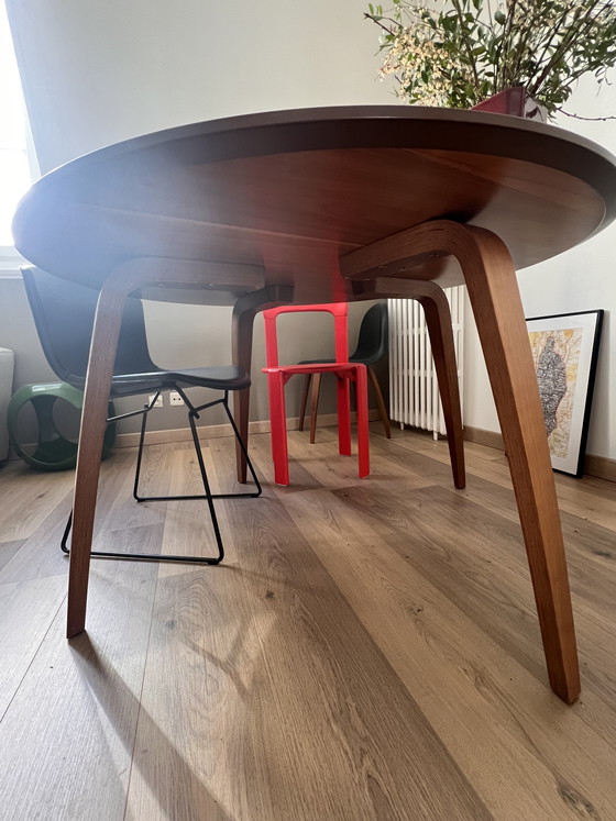 Image 1 of Table GUBI ronde noyer 