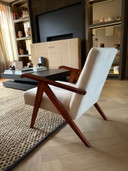 Poltrona vintage in legno – Rivestimento color crema