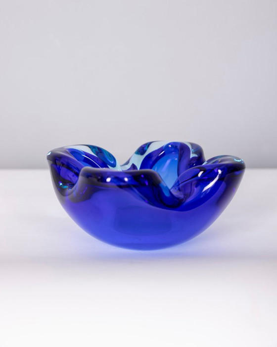 Vintage 1970s blue Murano glass ashtray, Italian design – Bowls (photo 4 of 7)