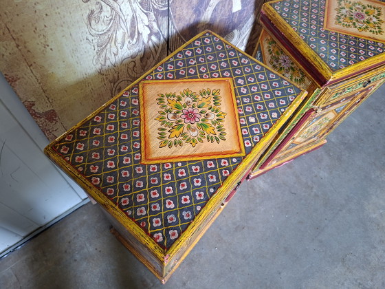 Image 1 of Handgeschilderde oosterse nachtkastjes afm: 50x31cm en 77cm hoog.