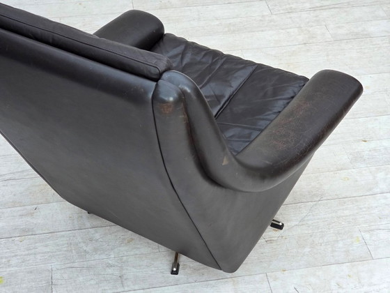 Image 1 of Deense draaibare fauteuil met hoge rugleuning uit de jaren 60 van Aage Christensen, meubelleer