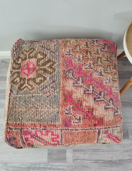 Vintage marokkaanse poef zacht pasteel kleur /roze