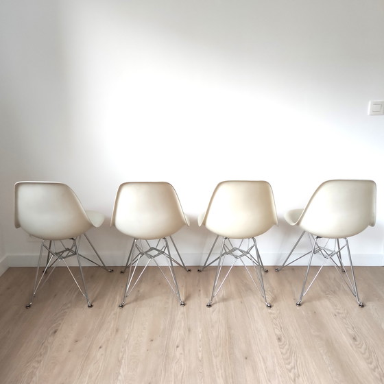 Image 1 of Vintage set van 4 fiberglas eetkamerstoelen van Eames - Herman Miller