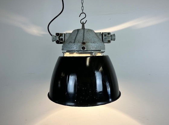 Image 1 of Lámpara industrial gris a prueba de explosiones con pantalla esmaltada negra, década de 1970