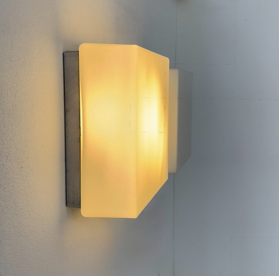 Image 1 of Coppia di applique vintage, metallo spazzolato e vetro opalino, Francia, 1970