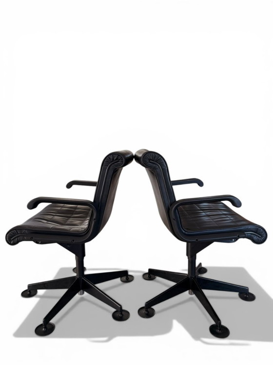 Image 1 of Een paar bureaustoelen van Richard Sapper voor Knoll - Zwart leer op glijders, circa 1979