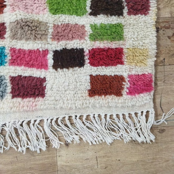 Image 1 of Azilal-Wollteppich, mehrfarbiges Mosaik – Patchwork, handgewebt (152×117 cm)