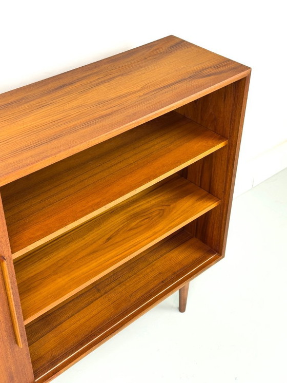 Image 1 of Tablero alto de teca con puerta corredera, años 60