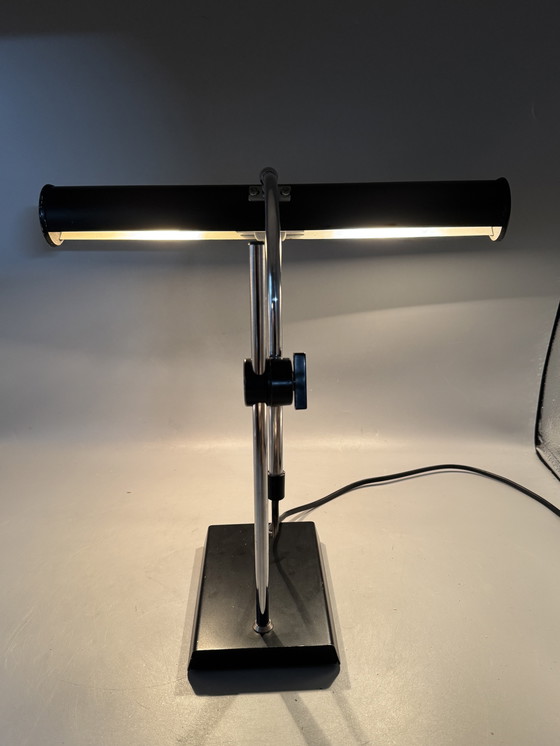 Image 1 of Stijlvolle verstelbare bureaulamp van OMI – Mid-Century functionaliteit met een strakke moderne uitstraling