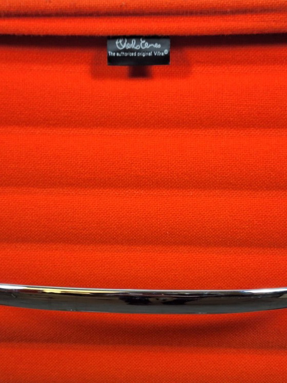 Image 1 of Vitra EA 119 fleischfarbenes Orange auf Rollen