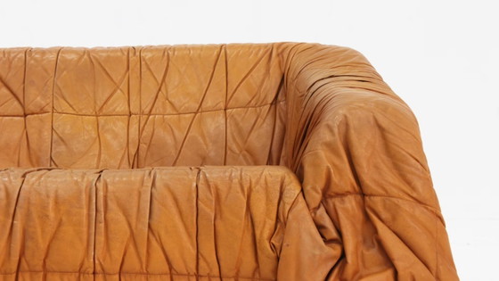 Image 1 of Piumino Cognac-Ledersofa von Jonathan De Pas, 1970er Jahre