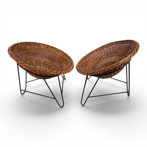Pod Chairs – Een paar loungestoelen van rotan/riet op een metalen frame, 1970