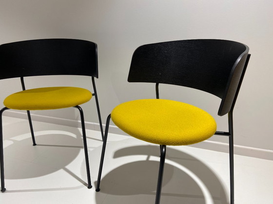 Image 1 of 2x Objekte unserer Tage Wagner gestoffeerde stoel eiken zwart